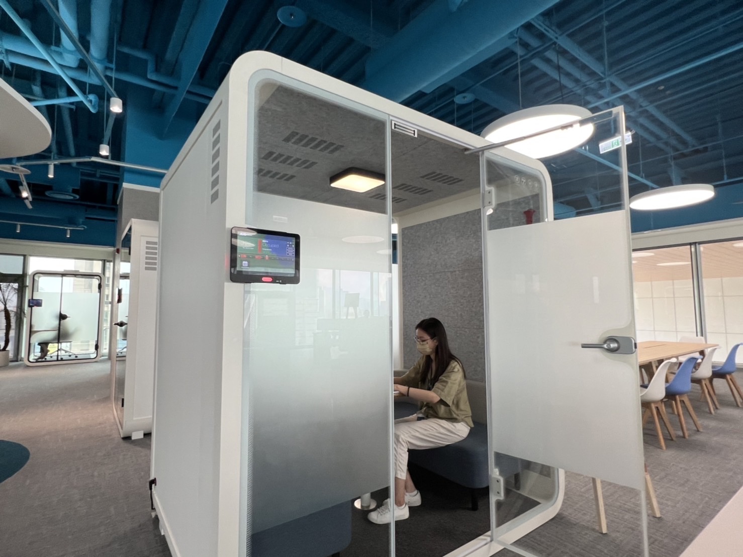 友達高雄據點的智慧行動辦公艙，展現友達在面板以外的研發應用軟實力