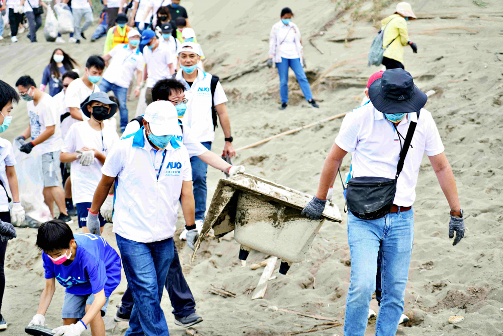 友達永續基金會2022 Ocean Party活動，與桃園市政府環保局、海湧工作室、觀音樹林里社區多方合作，一同手護台灣藍色海岸