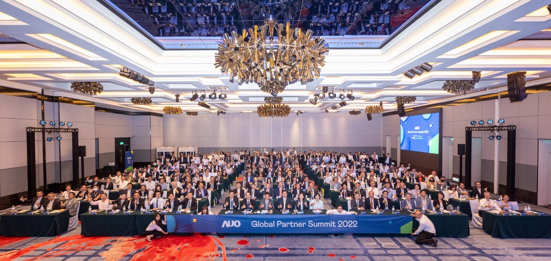 友達推動「安心、創新、用心、同心、盡心」五星職旅，為菲籍員工打造全方位照護，首度贏得「人權實踐與發展領袖獎」殊榮