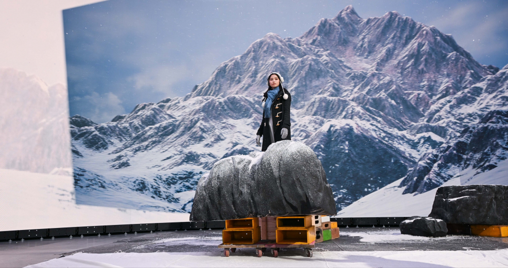 友達顯示屏專業調校技術與專案安裝經驗，使顯示屏呈現創作者想表達的精緻內容，讓表演者有沉浸式臨場感使演出逼真