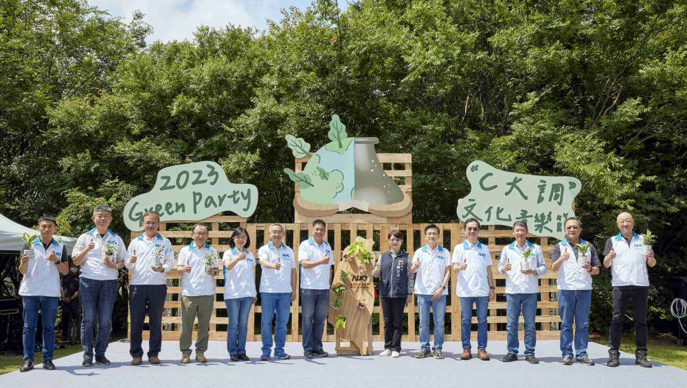 友達光電攜手供應商夥伴及台中市政府，共同倡議及推廣加樹減塑、節能減碳的淨零綠生活