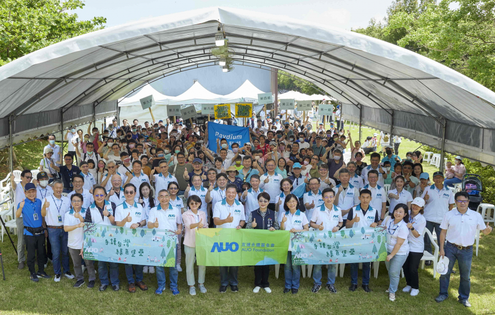 友達永續基金會號召企業志工、在地鄰里、產官學和供應商夥伴齊聚一堂，攜手植樹護樹，以行動實踐對環境友善的承諾