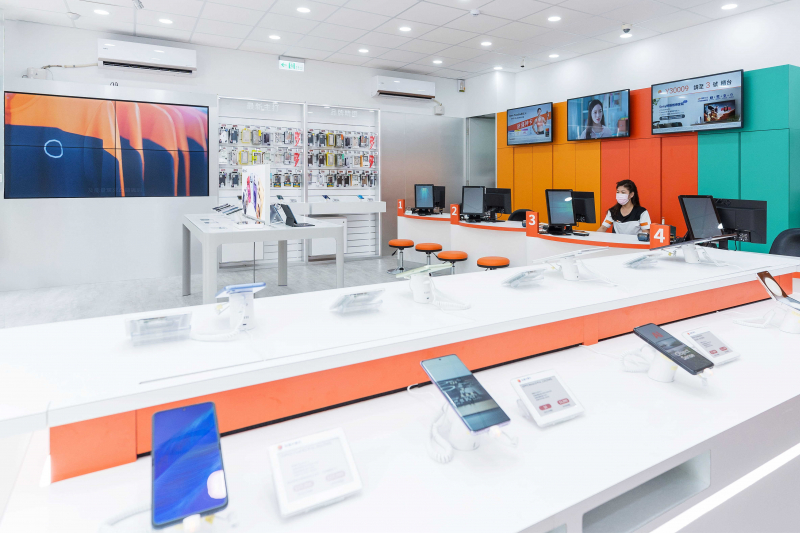 創利空間智慧零售軟硬整合方案，協助台灣大哥大門市完成數位內容行銷系統的佈建，打造全新世代的數位服務據點