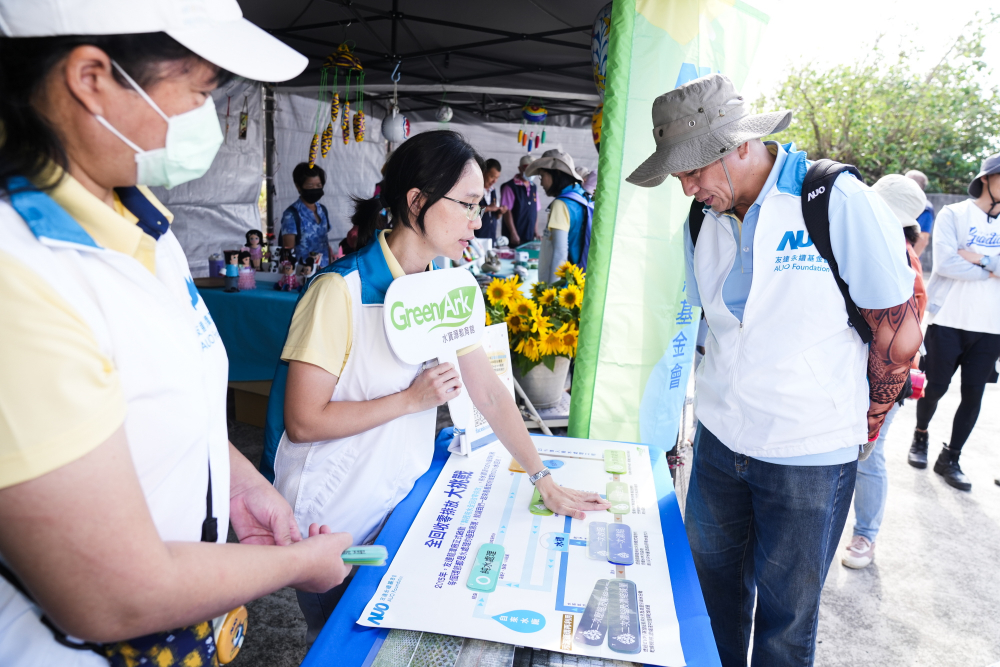 2023年友達永續基金會Ocean Party活動攜手社會企業及地方創生團體，策展食衣行等循環再生環教市集，及電動巴士接駁等低碳活動設計，打造減塑低碳的永續淨灘活動