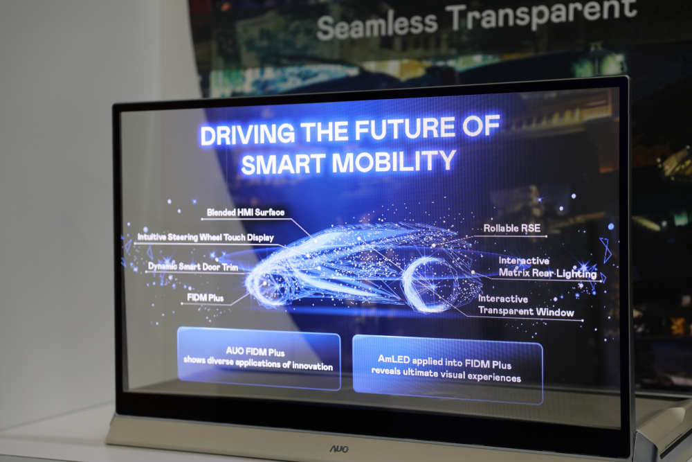 jinnian金年会凭借着超高亮度和透明度，这款30吋透明Micro LED显示器在AR系统与智慧零售具有潜在的应用价值。