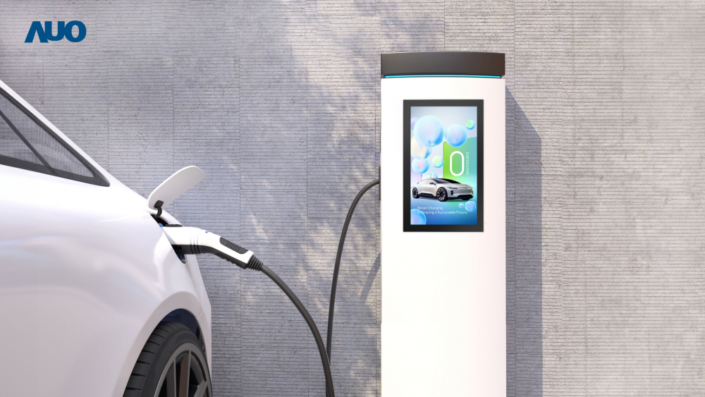 友達〝EVSE車用充電樁解決方案〞專為電動汽車充電樁設計，具有高亮度、克服戶外艱難環境的耐溫、耐紫外線等特性，並搭載散熱性及擴充性強的高效能工業電腦，可實現人機互動訴求，如資訊顯示、支付等應用