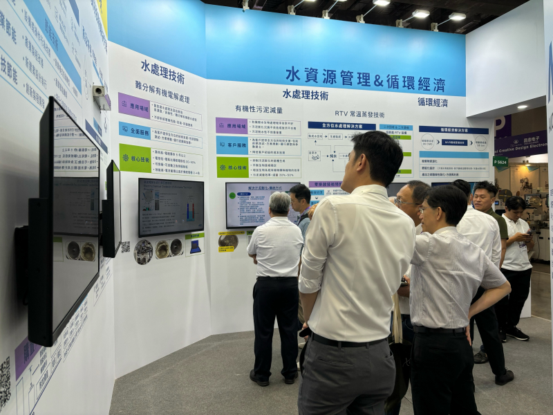 友達以深厚的智慧製造經驗發展永續戰略，積極延伸價值鏈，轉化成可供外界使用的綠色智慧服務，進軍SEMICON Taiwan 2024，提供半導體產業鏈打造AI世代的永續即戰力。