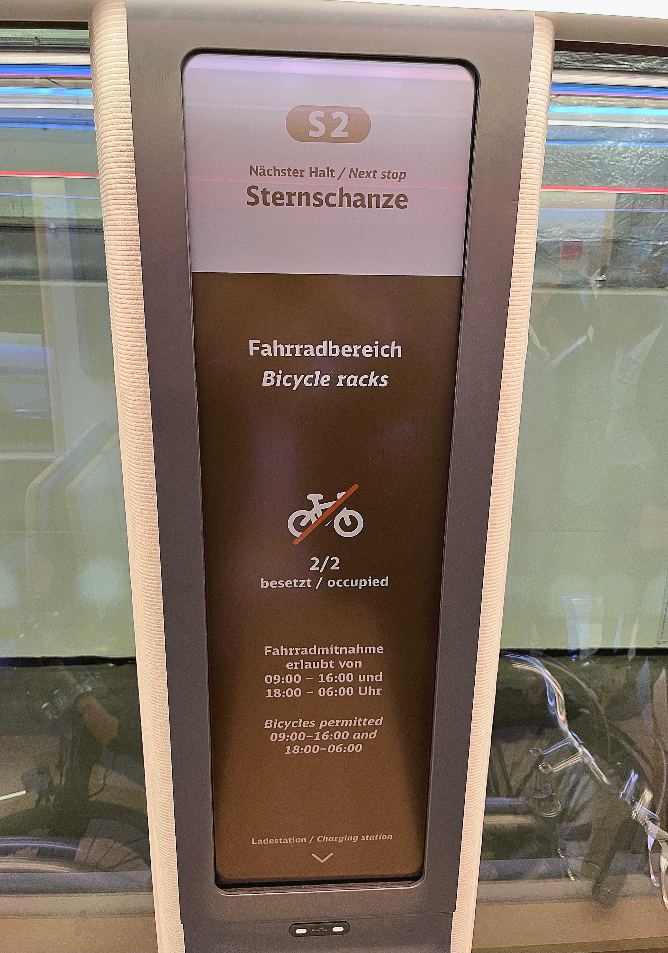 达擎HiRaso显示技术采用胆固醇液晶独特的双稳态特性及反射环境光线的方式，发挥最佳能源运用效率，其仅在更换显示画面时才消耗电力，在持续静止的画面显示上则为零耗电，与传统液晶显示技术相比大幅节省90%能耗