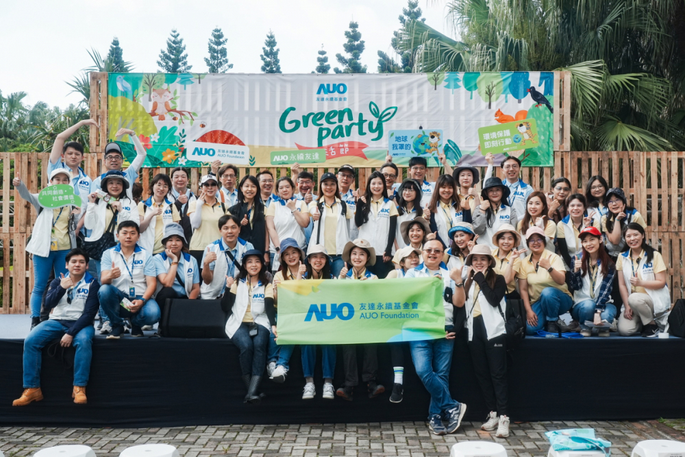 友達積極推動低碳轉型、節能減碳與減塑行動，落實環境承諾與社會責任，榮獲「台灣百大永續典範企業獎」