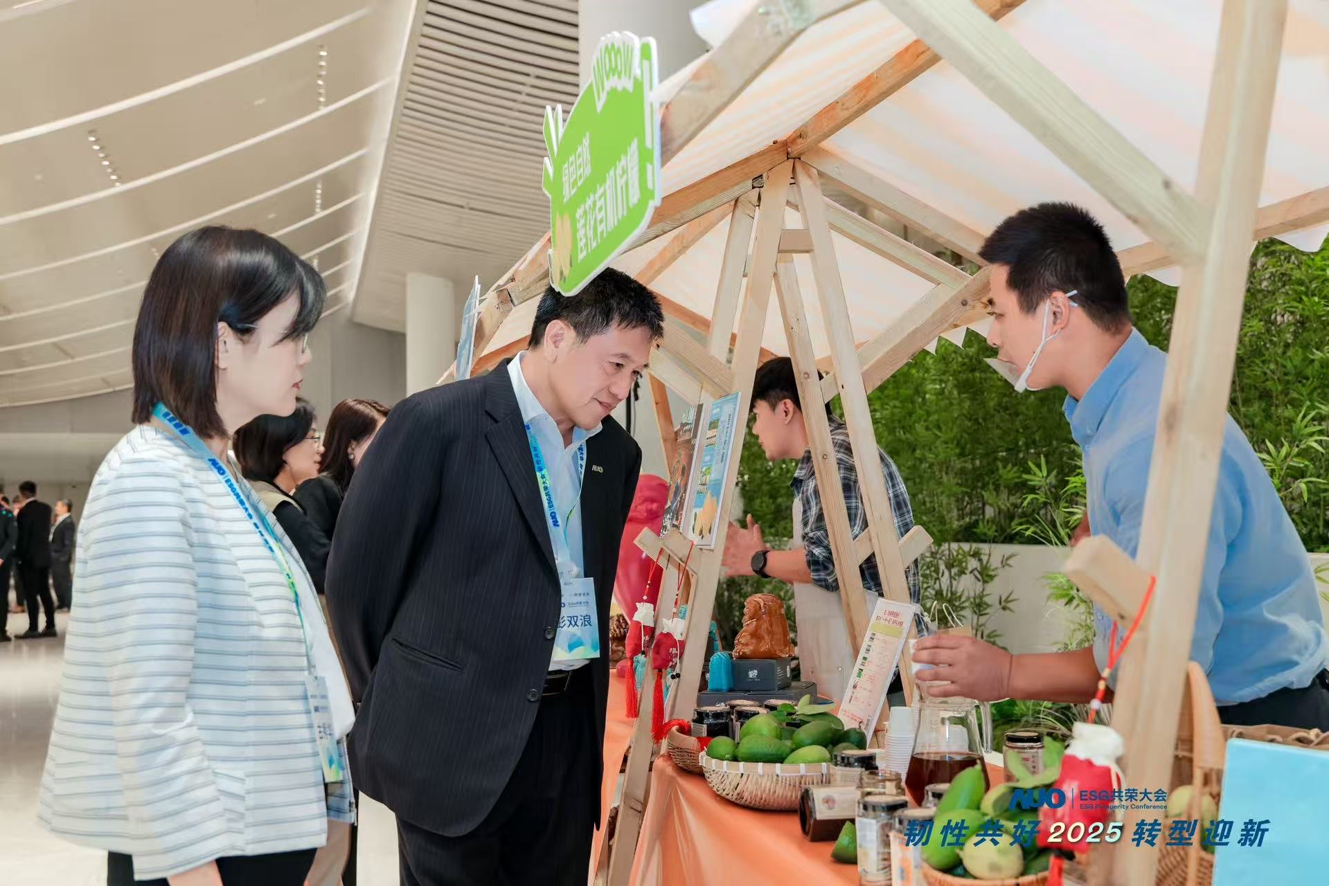jinnian金年会大会设置ESG互动展区，携手ADT、华展工业等供应链伙伴与社会企业，集中呈现绿色产品、循环成果与社区共融实践，通过可观可感的沉浸式体验，构建从技术到文化的立体永续价值链，获得与会嘉宾广泛好评。