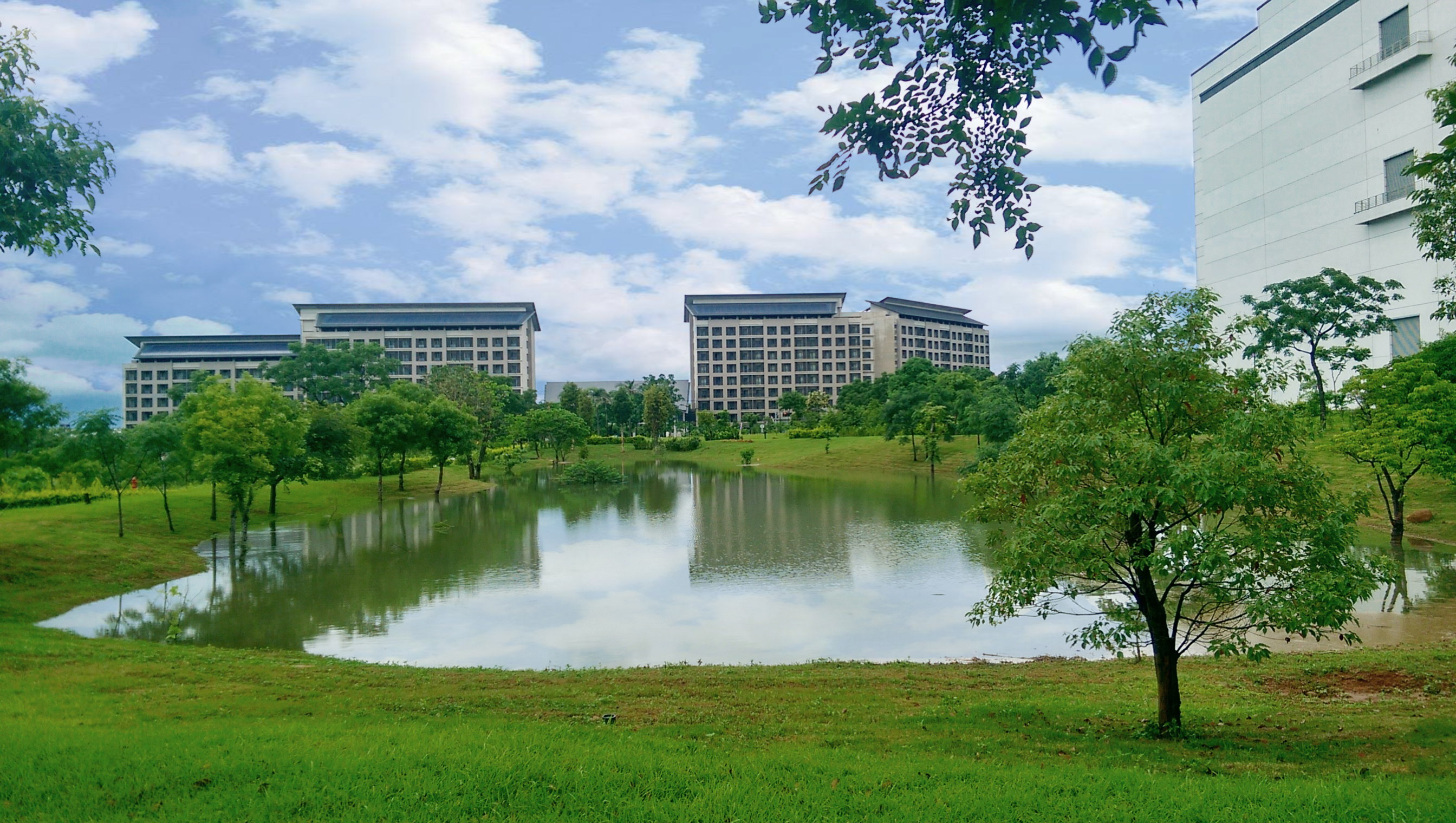友達在氣候變遷與水安全兩大主題，獲CDP雙A全球領導級肯定。在氣候變遷面，友達重視營運廠區自然共生，透過TNFD國際框架制定自然衝擊相關的調適與減緩策略，強化企業氣候韌性