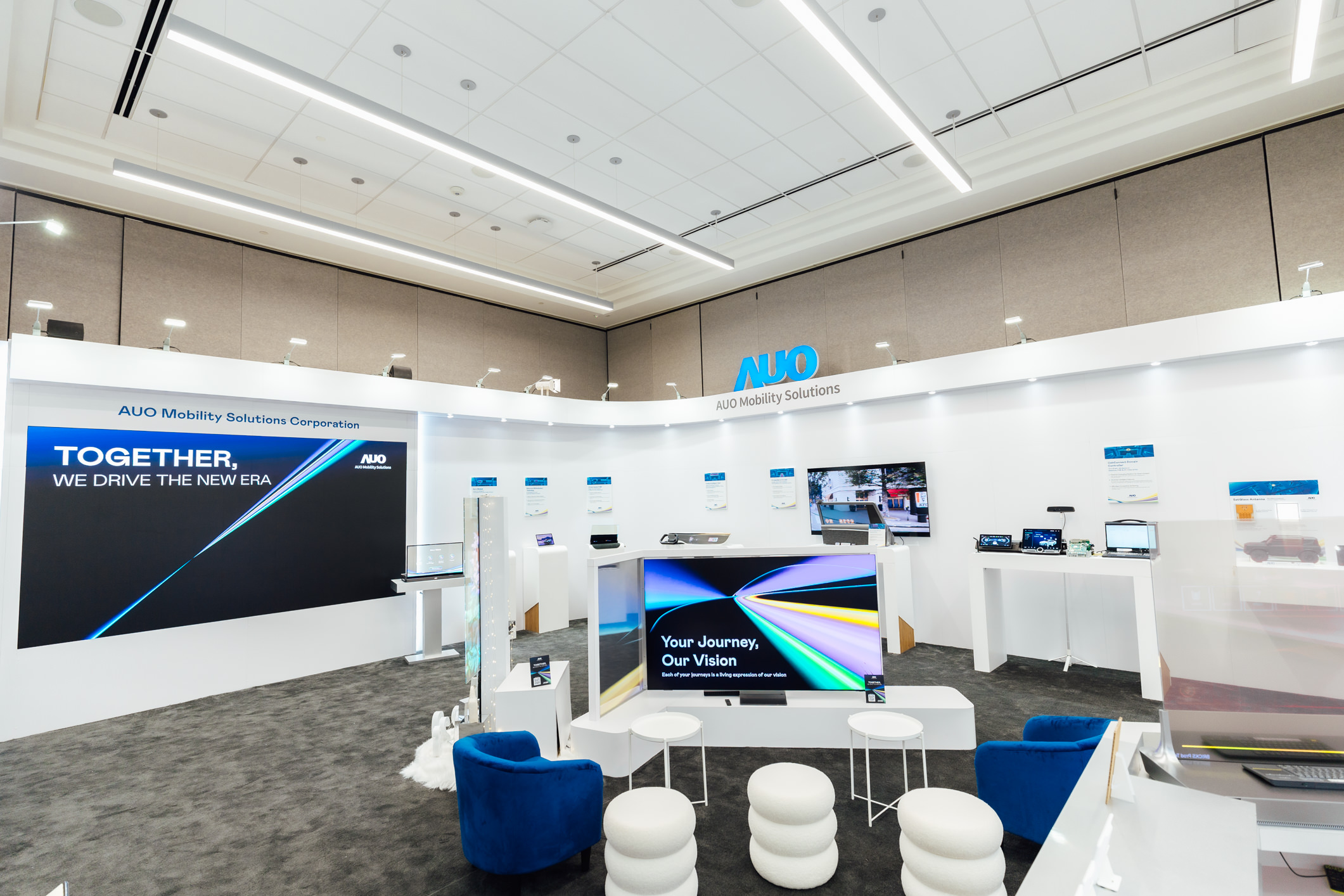 jinnian金年会智慧行动在AI与软件定义汽车的演进下，重新定义显示人机互动，致力与产业客户合作共创，打造具差异化、功能扩展弹性的未来座舱体验。